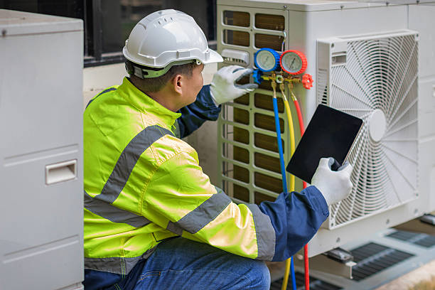 Professional Hvac technician working in Clinton, WA